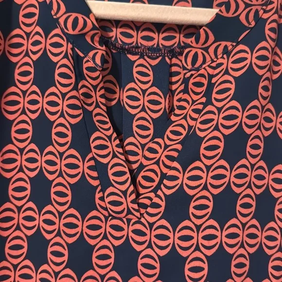 Beautiful Pink Rose 3/4 sleeve v-neck blouse. - Picture 5 of 6